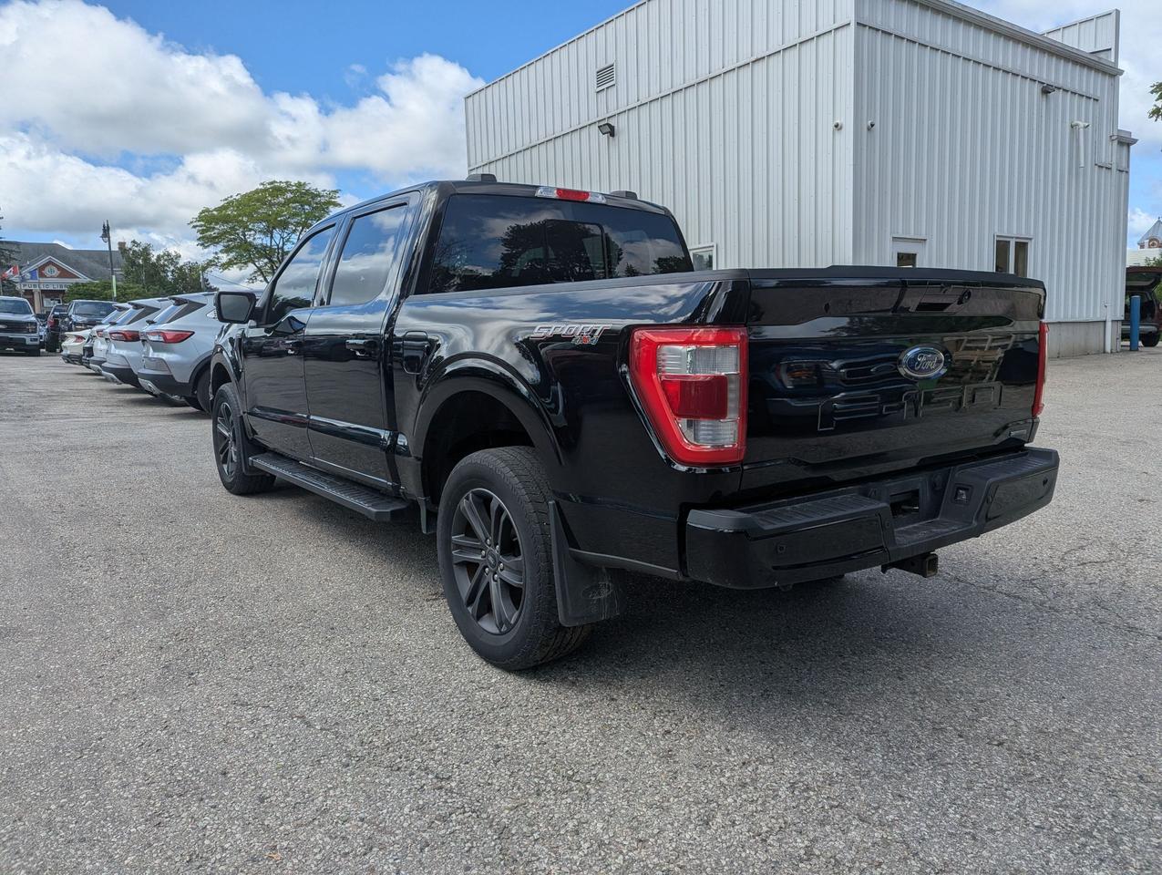 2022 Ford F-150 Lariat 4WD SuperCrew 5.5' Box Photo3
