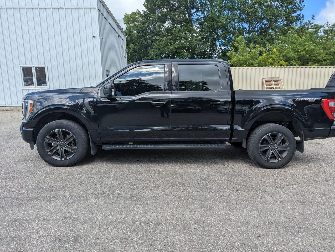 2022 Ford F-150 Lariat 4WD SuperCrew 5.5' Box Photo2