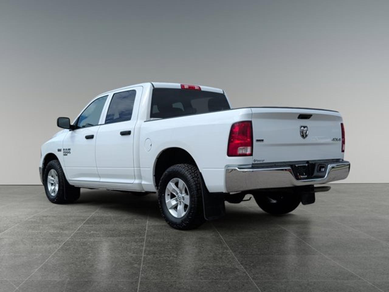 2023 RAM 1500 Classic SLT - Photo #3