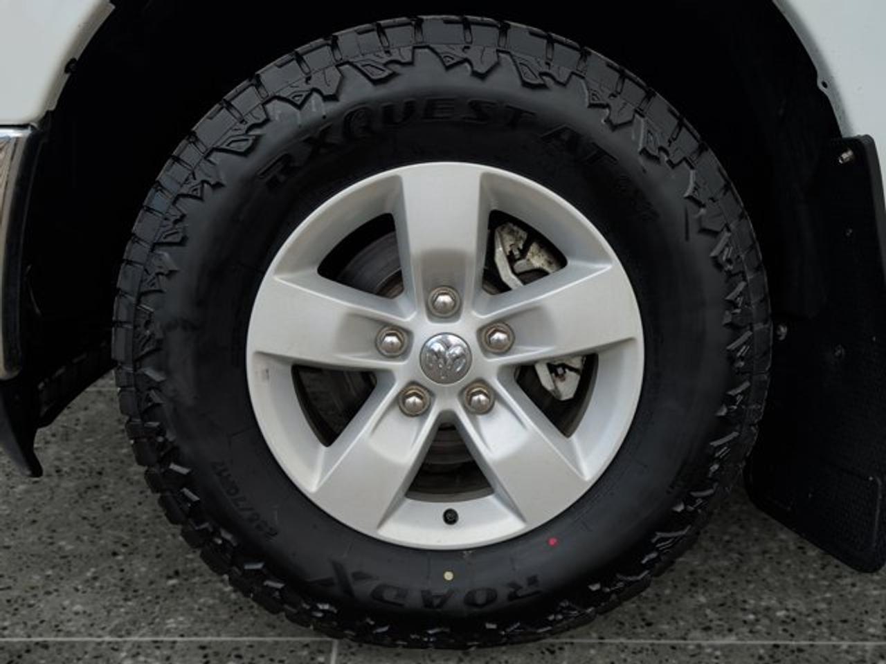 2023 RAM 1500 Classic SLT - Photo #9