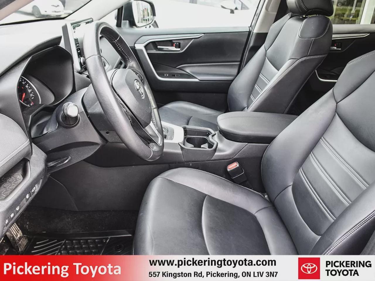 2020 Toyota RAV4 XLE Photo3