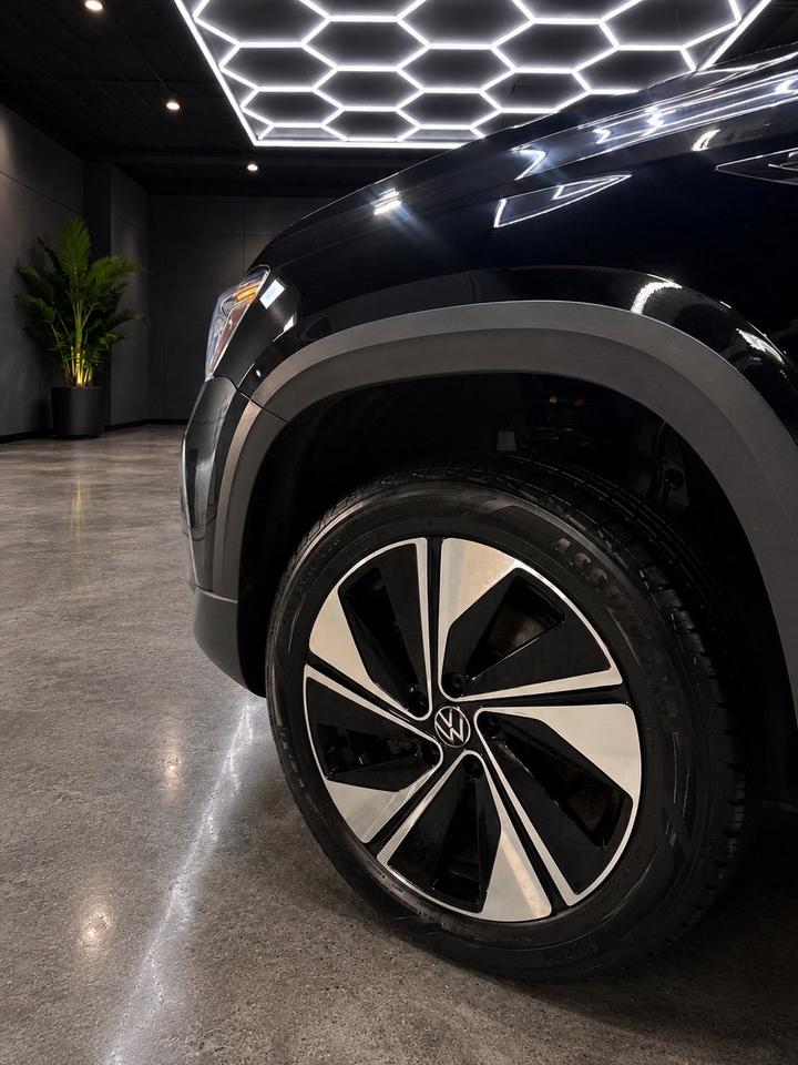 2024 Volkswagen Taos Highline 4MOTION Photo