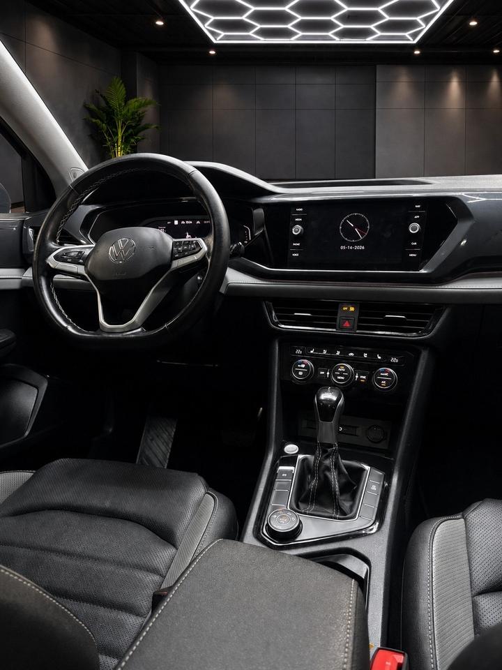 2024 Volkswagen Taos Highline 4MOTION Photo