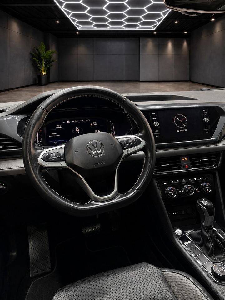 2024 Volkswagen Taos Highline 4MOTION Photo