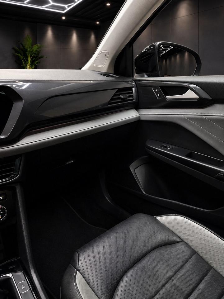 2024 Volkswagen Taos Highline 4MOTION Photo
