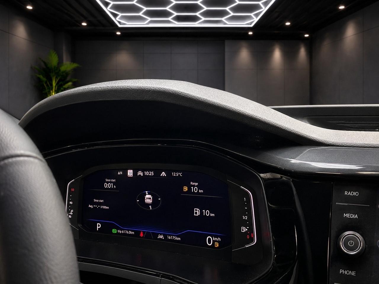 2024 Volkswagen Taos Highline 4MOTION Photo