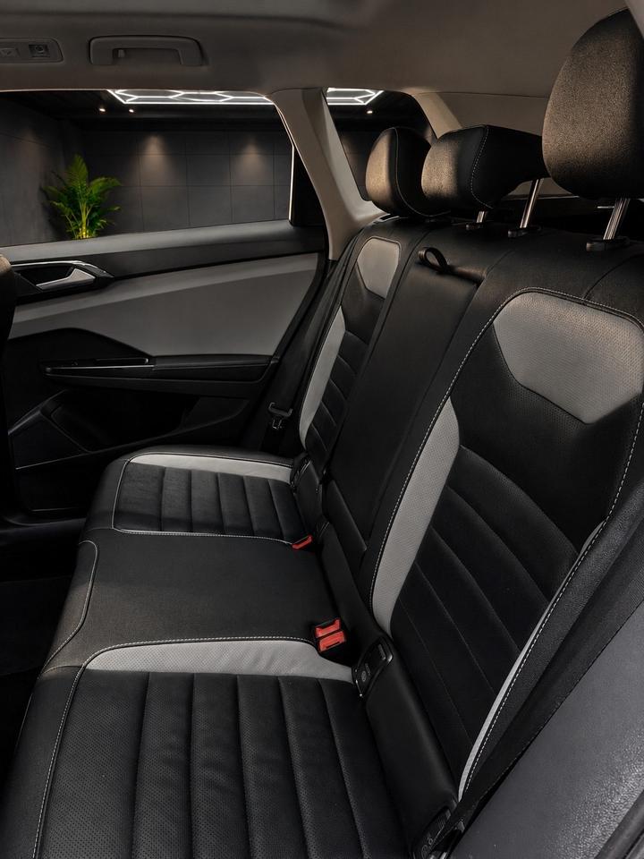 2024 Volkswagen Taos Highline 4MOTION Photo