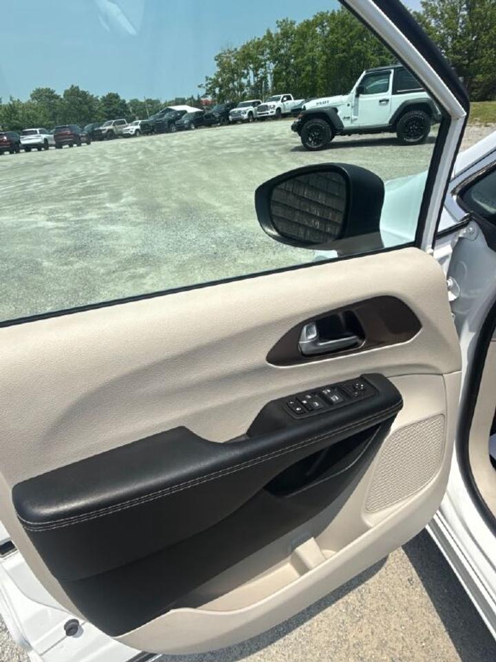 2024 Chrysler GR CARAVAN 1 Photo