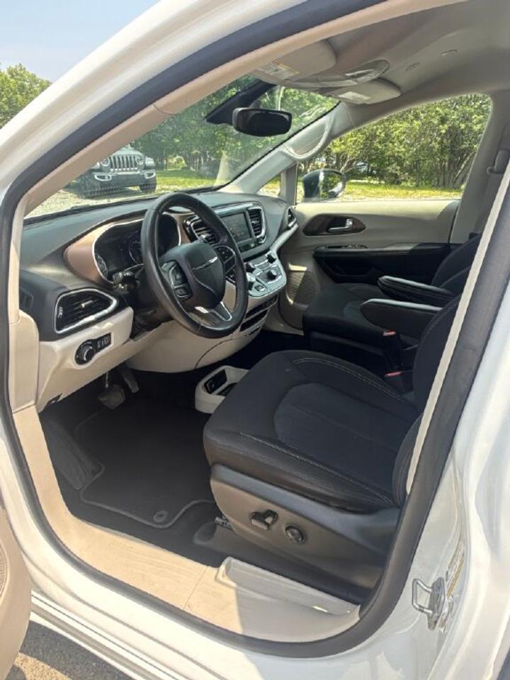 2024 Dodge Grand Caravan SXT Photo