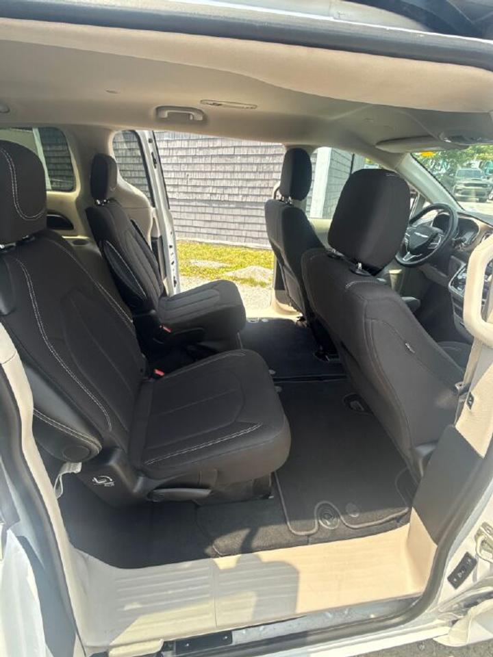 2024 Dodge Grand Caravan SXT Photo