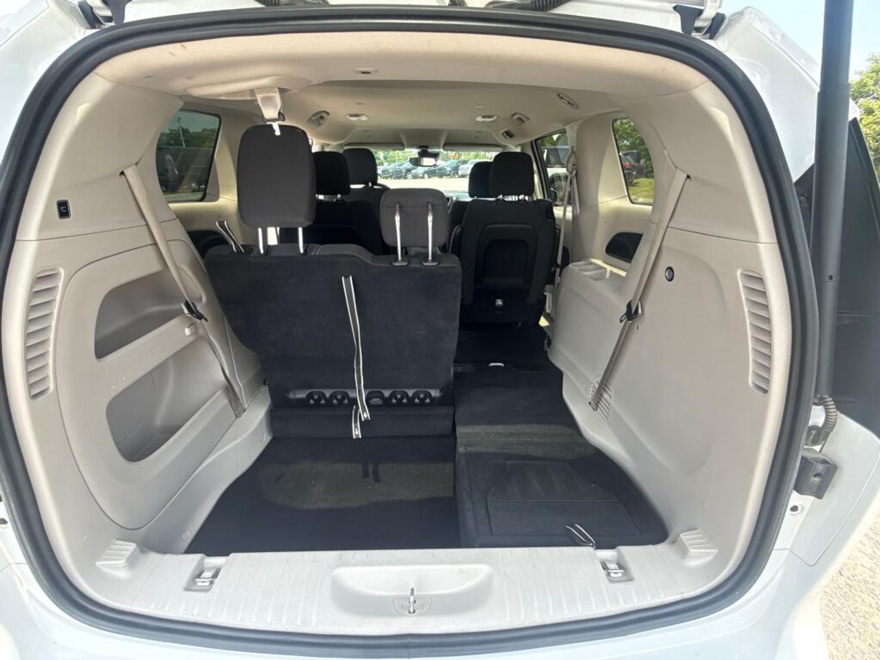 2024 Dodge Grand Caravan SXT Photo