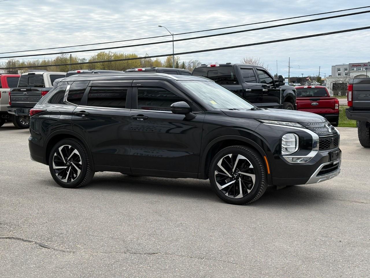 2022 Mitsubishi Outlander  Photo4