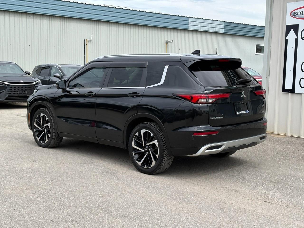2022 Mitsubishi Outlander  Photo