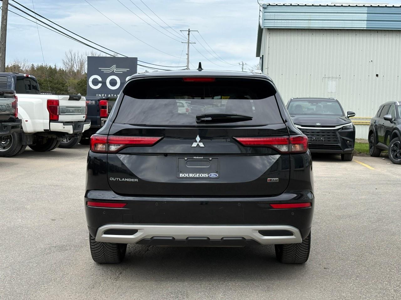 2022 Mitsubishi Outlander  Photo