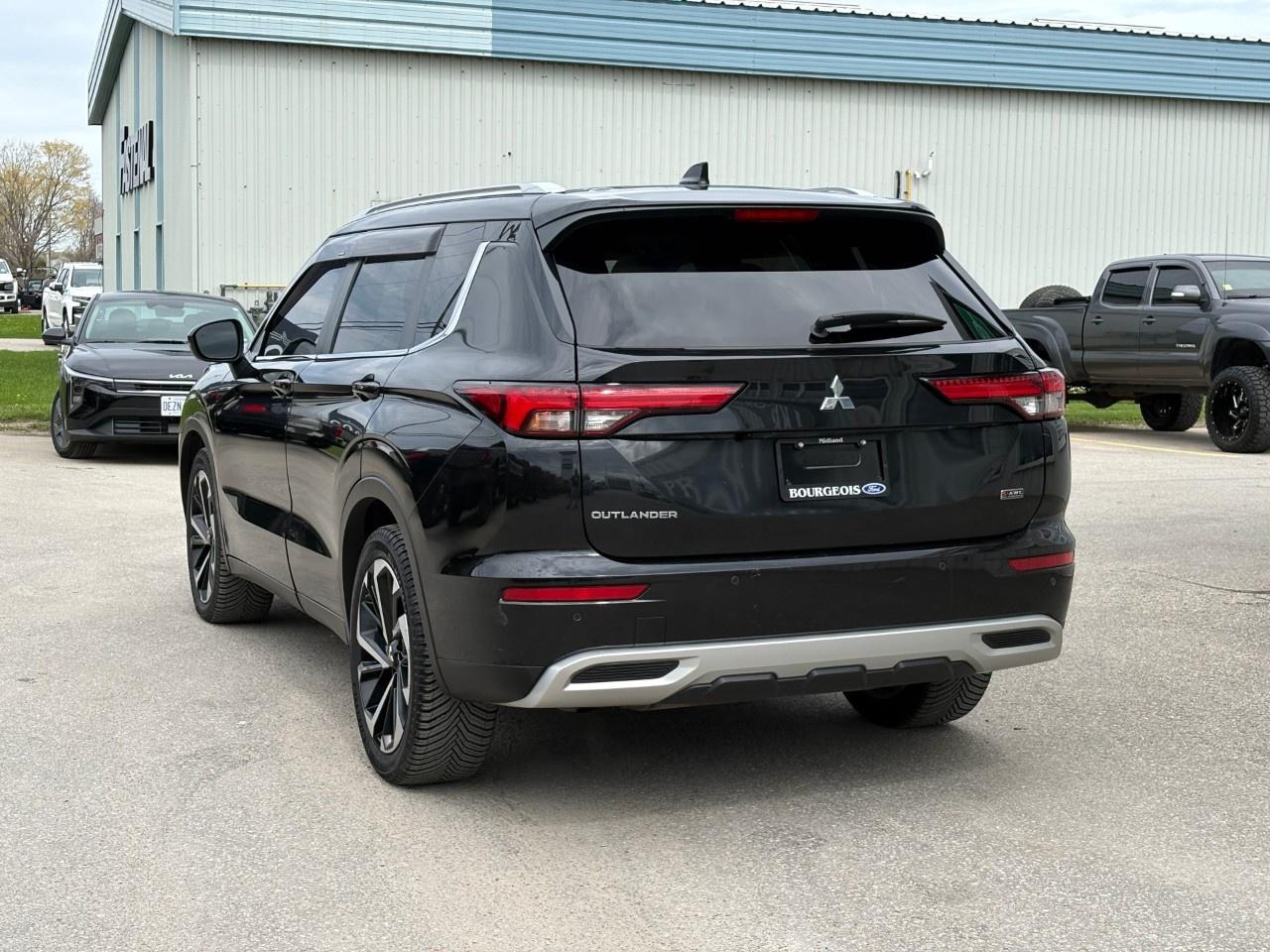 2022 Mitsubishi Outlander  Photo