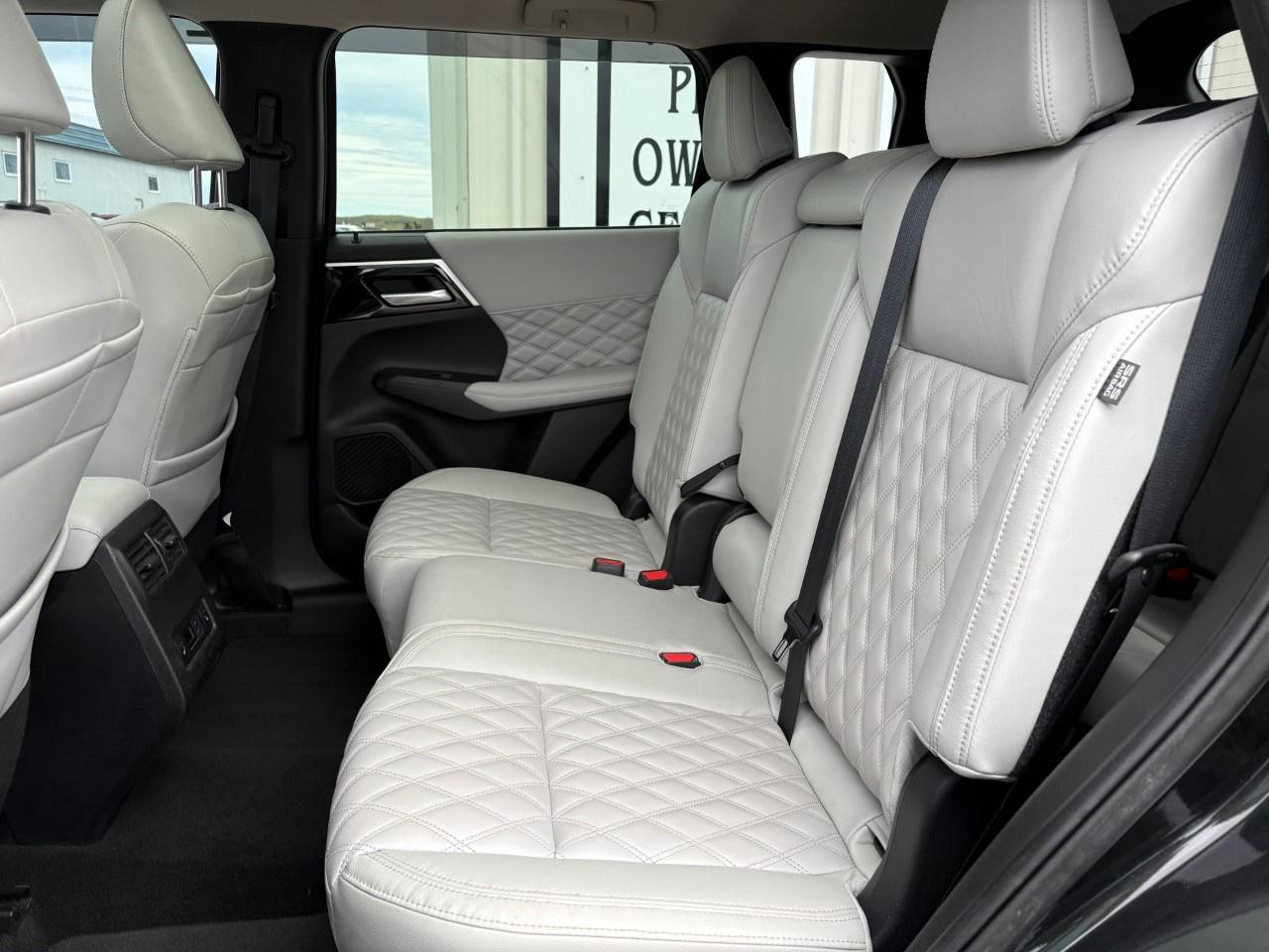 2022 Mitsubishi Outlander  Photo