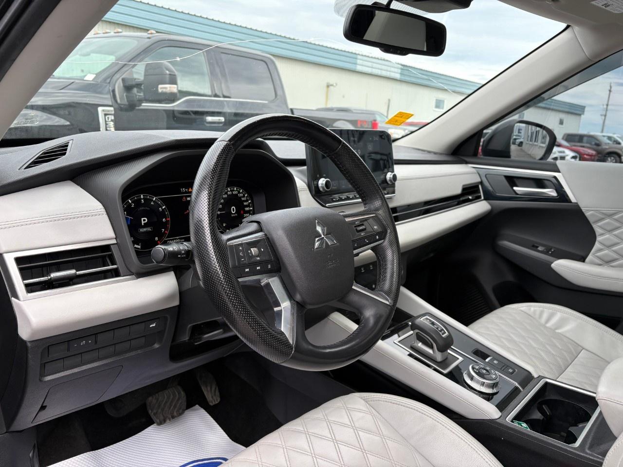 2022 Mitsubishi Outlander  Photo