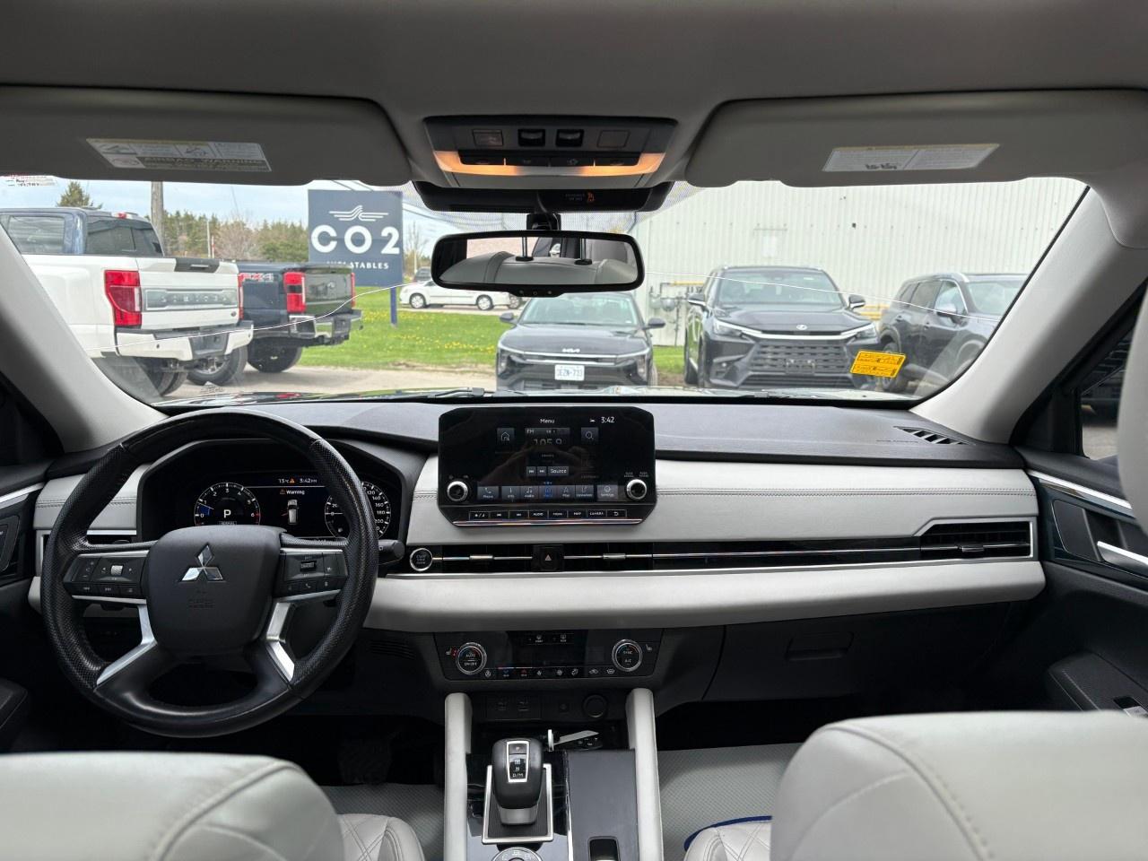 2022 Mitsubishi Outlander  Photo