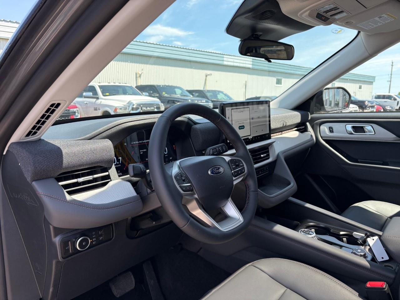 2026 Ford Explorer Active w/200A Pkg 4WD Photo