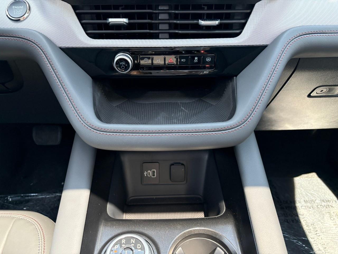 2026 Ford Explorer Active w/200A Pkg 4WD Photo