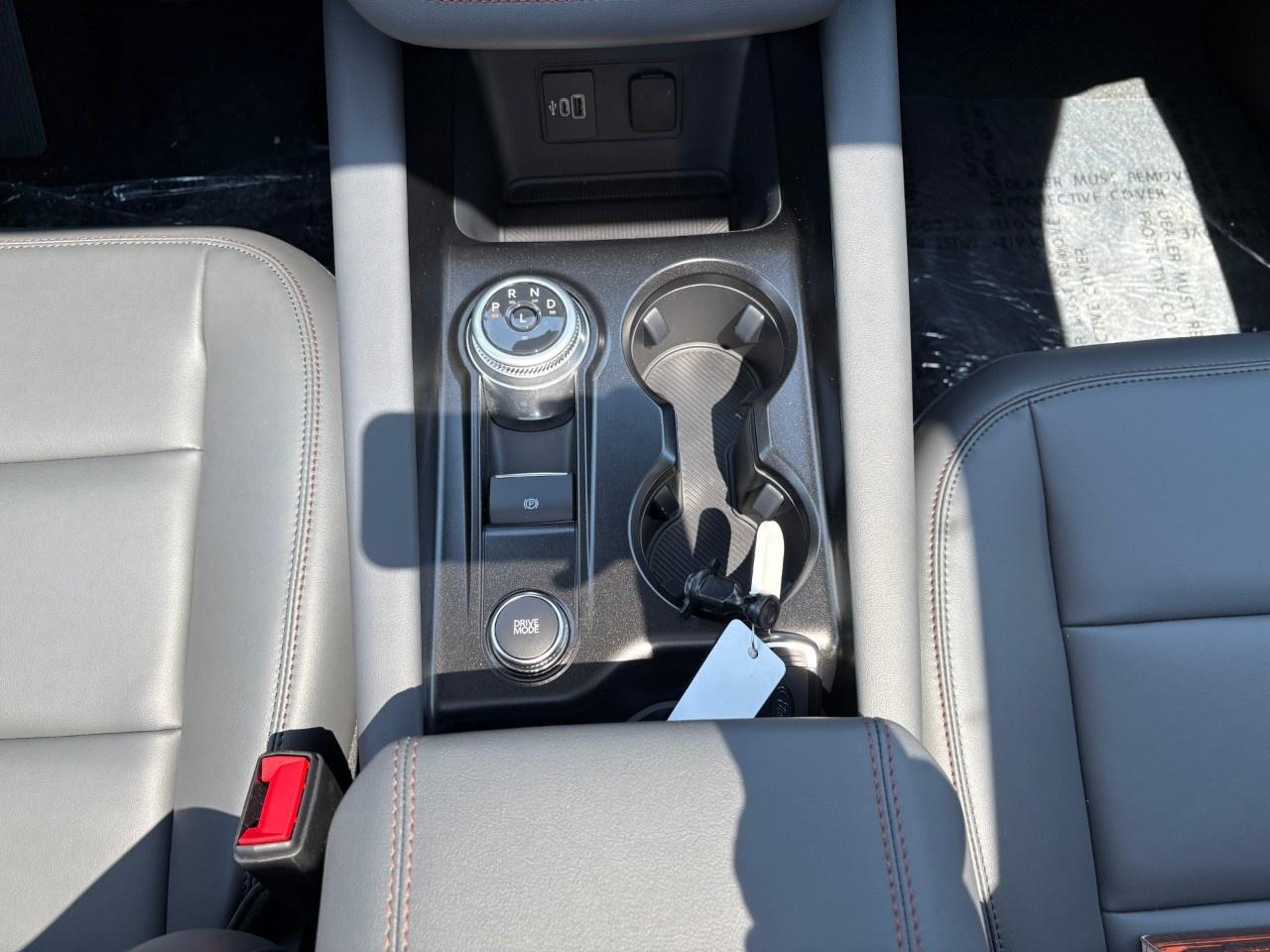 2026 Ford Explorer Active w/200A Pkg 4WD Photo