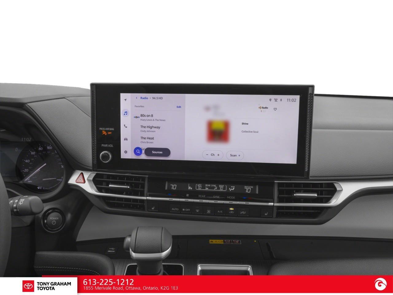 2025 Toyota Sienna XLE 8-Passenger Photo