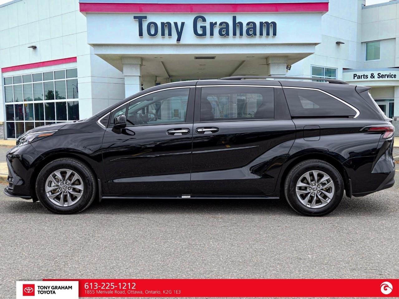 2025 Toyota Sienna XLE 8-Passenger Photo