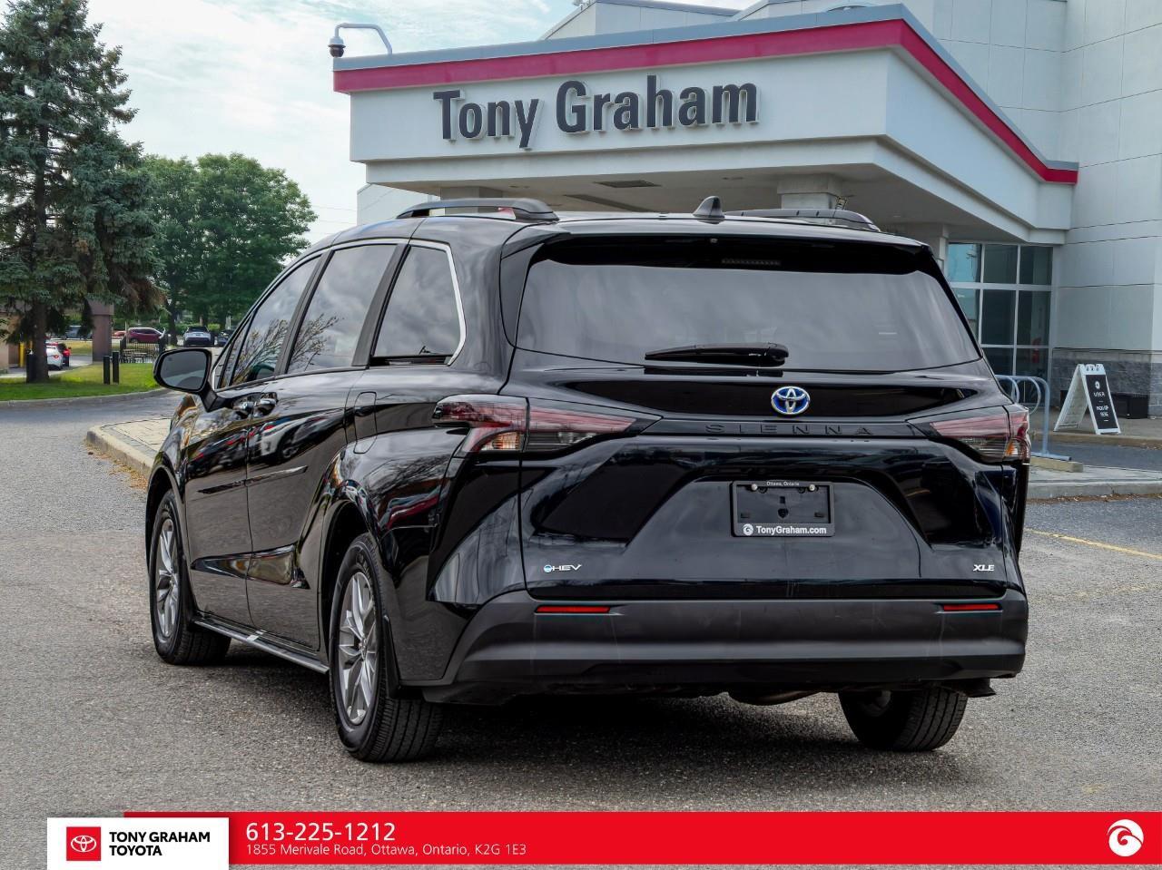 2025 Toyota Sienna XLE 8-Passenger Photo