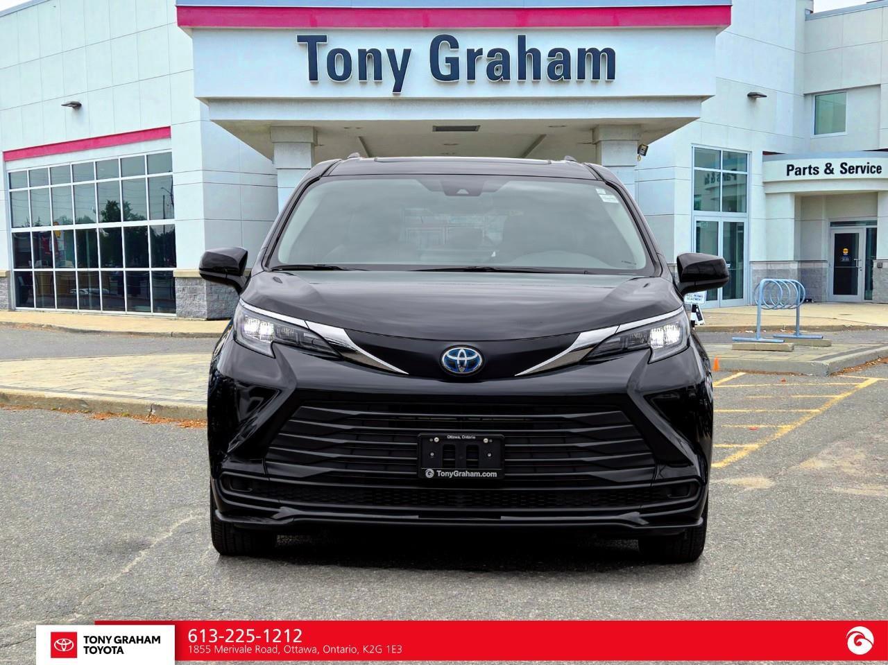 2025 Toyota Sienna XLE 8-Passenger Photo