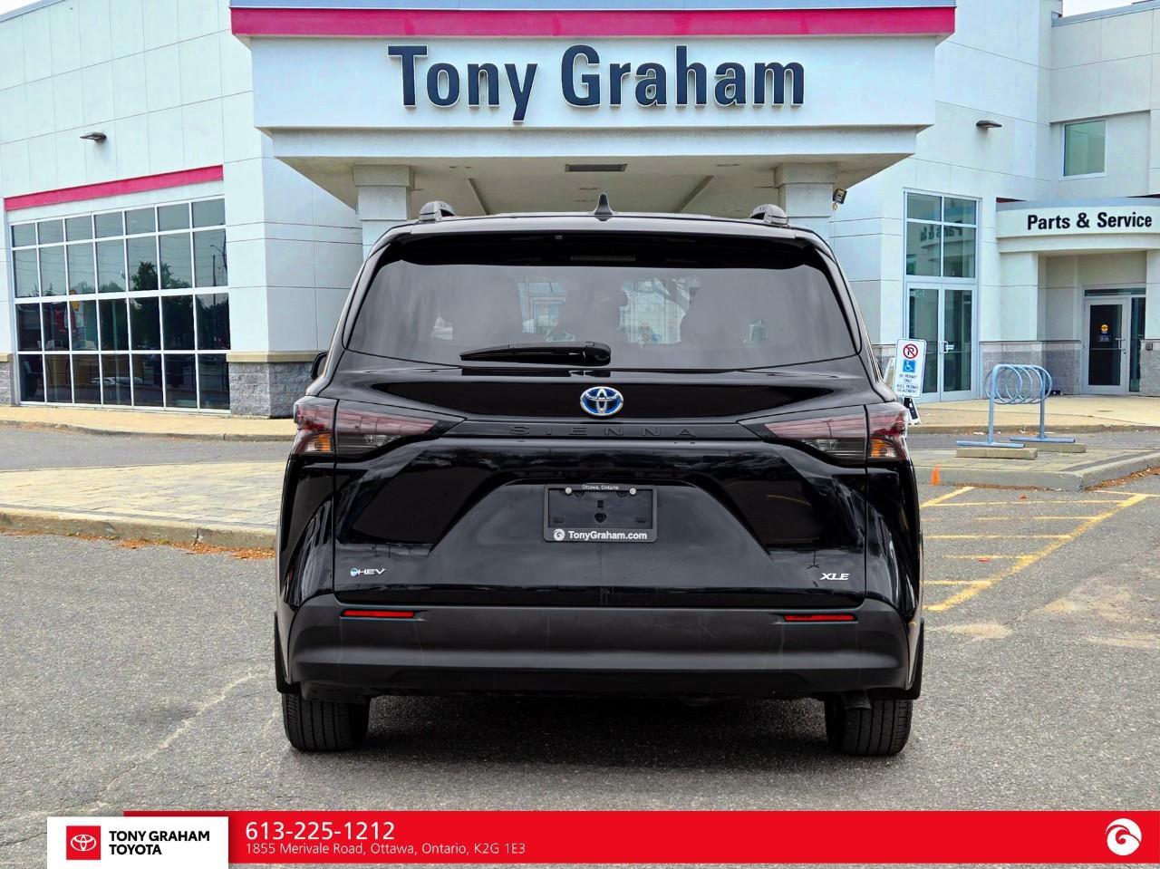 2025 Toyota Sienna XLE 8-Passenger Photo4