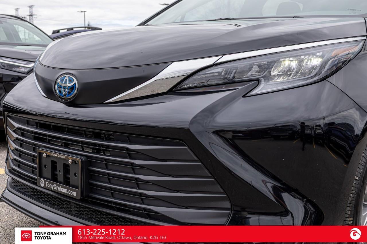 2025 Toyota Sienna XLE 8-Passenger Photo