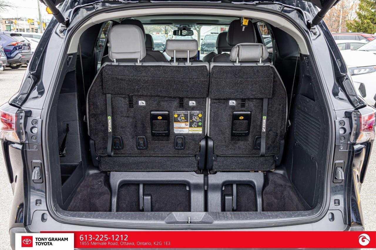 2025 Toyota Sienna XLE 8-Passenger Photo