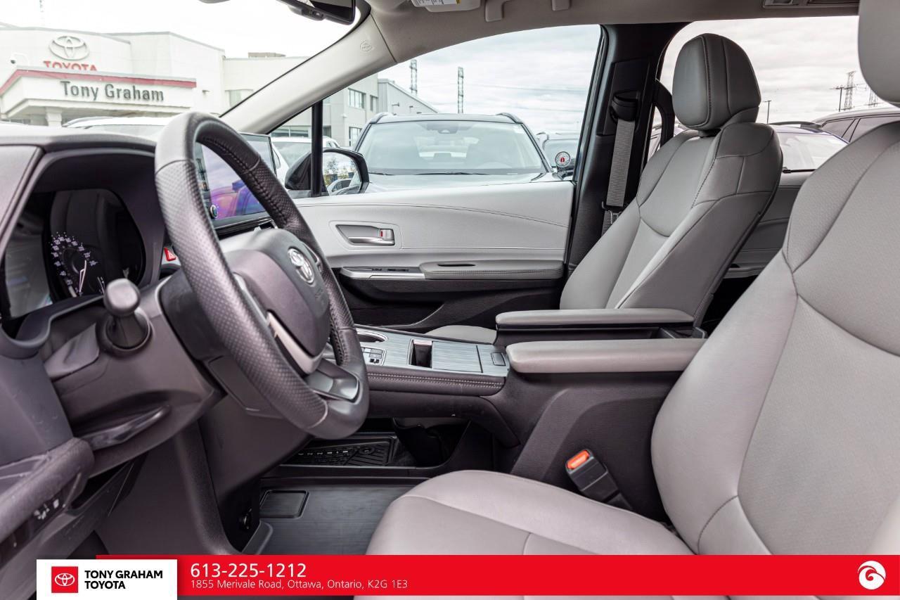 2025 Toyota Sienna XLE 8-Passenger Photo