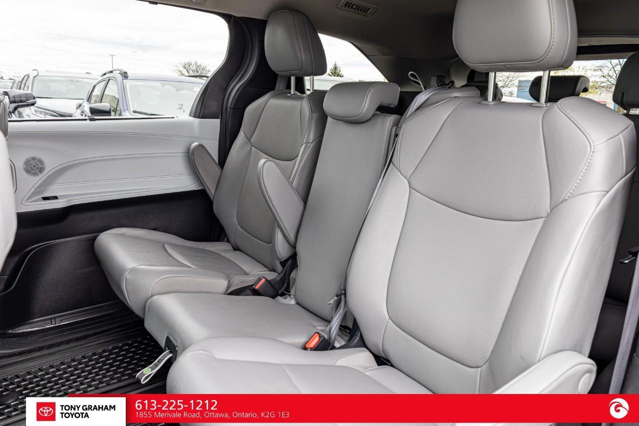 2025 Toyota Sienna XLE 8-Passenger Photo