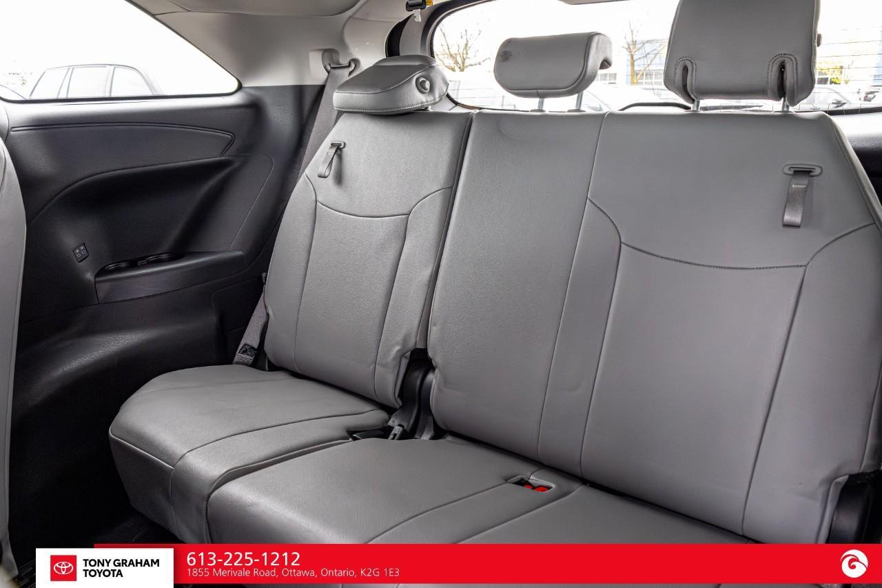 2025 Toyota Sienna XLE 8-Passenger Photo