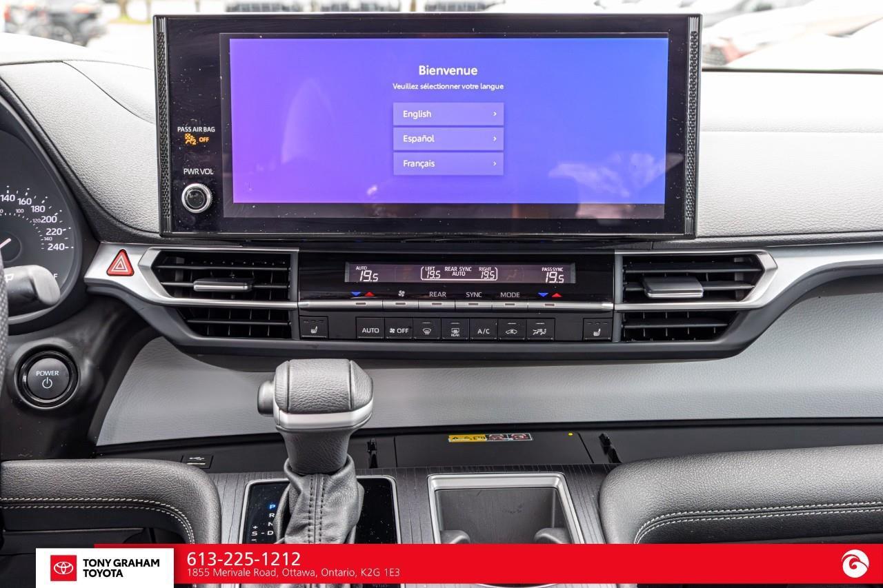 2025 Toyota Sienna XLE 8-Passenger Photo