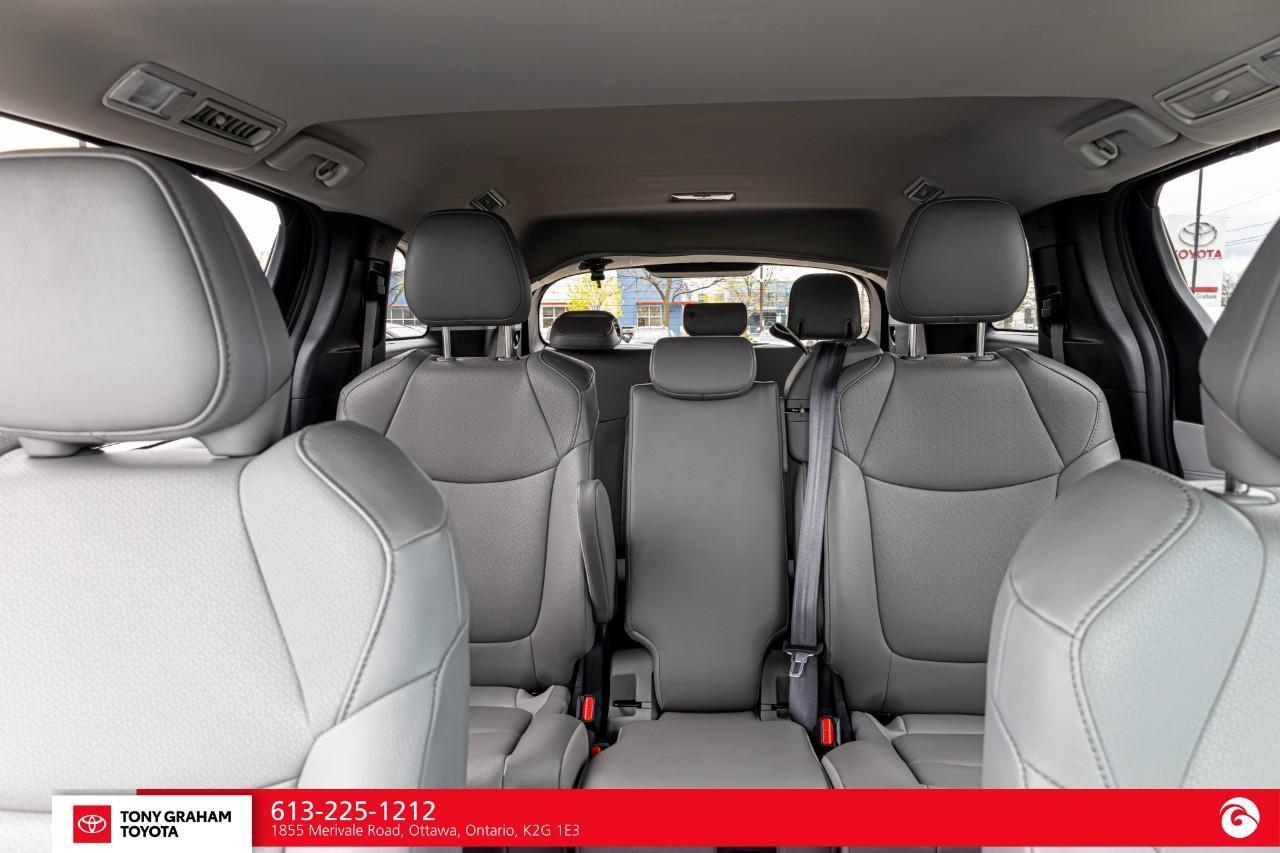 2025 Toyota Sienna XLE 8-Passenger Photo