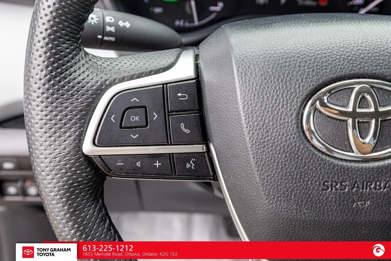 2025 Toyota Sienna XLE 8-Passenger Photo