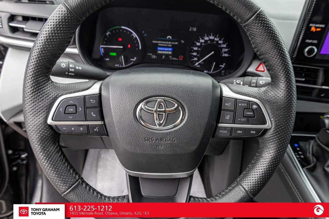 2025 Toyota Sienna XLE 8-Passenger Photo