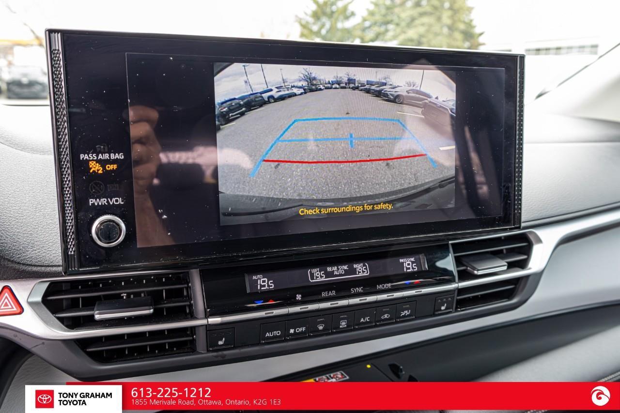 2025 Toyota Sienna XLE 8-Passenger Photo