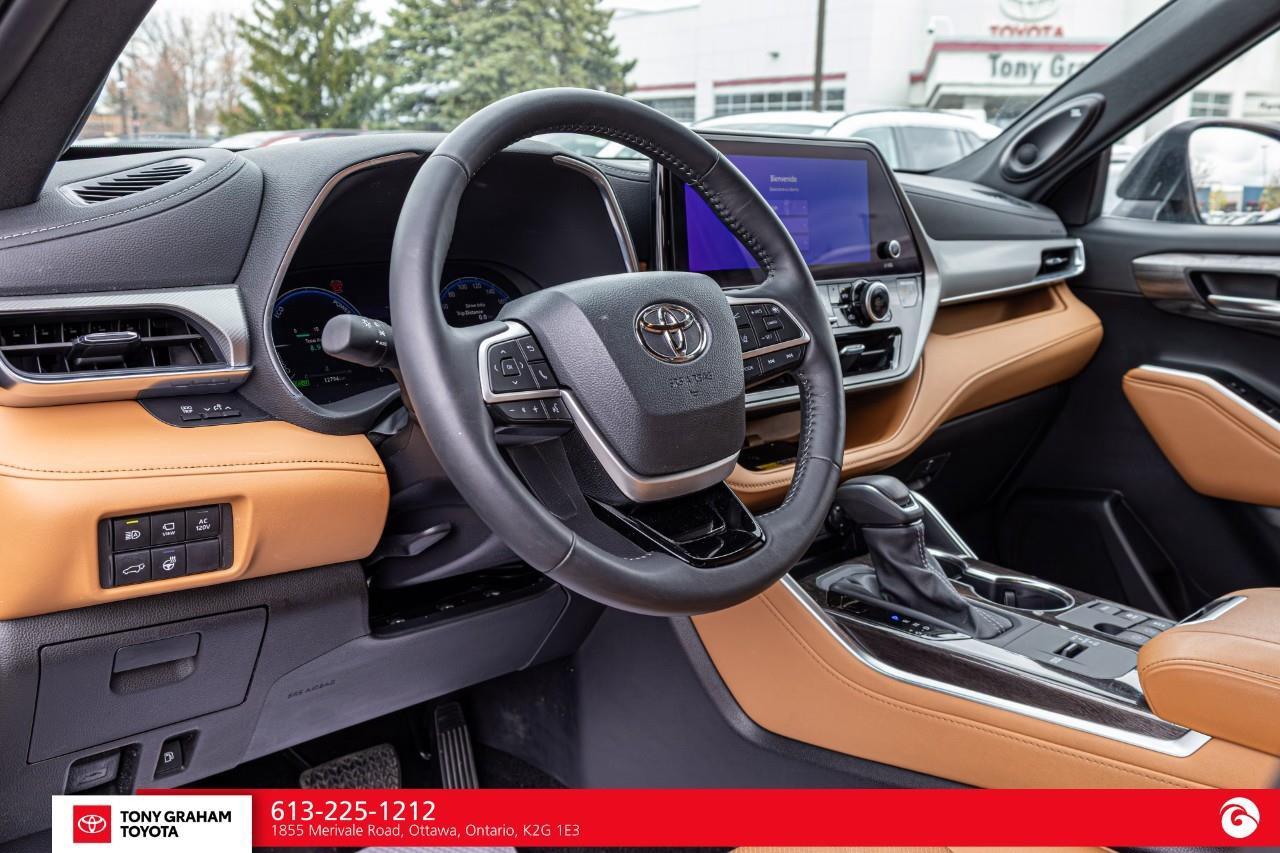 2025 Toyota Highlander HYBRID Limited Platinum Package Photo