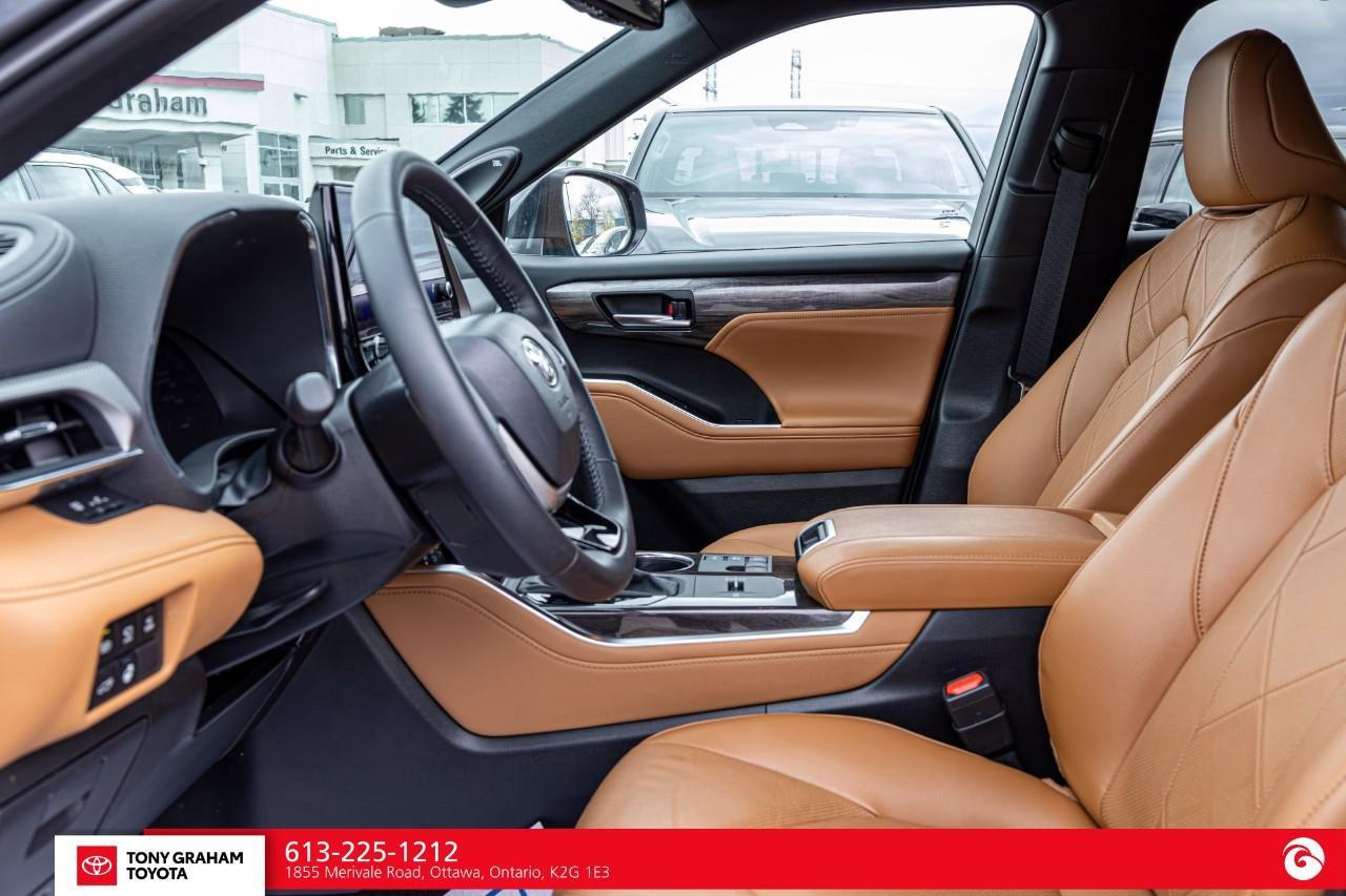 2025 Toyota Highlander HYBRID Limited Platinum Package Photo