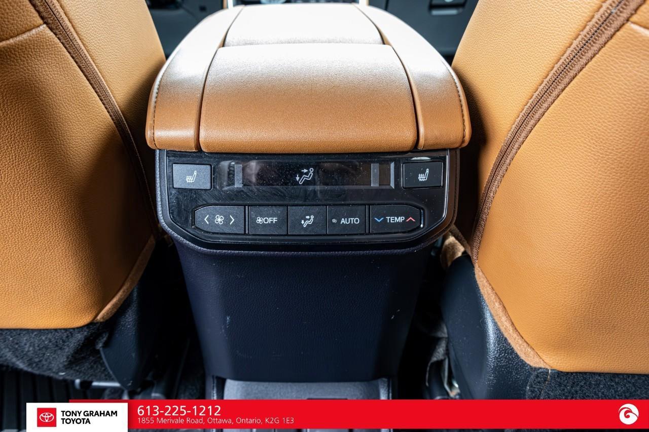2025 Toyota Highlander HYBRID Limited Platinum Package Photo