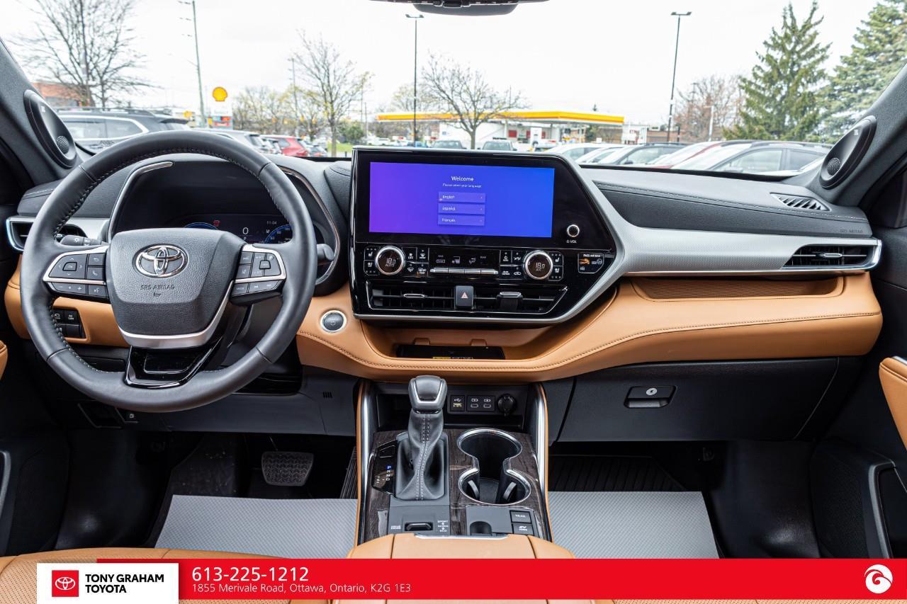 2025 Toyota Highlander HYBRID Limited Platinum Package Photo