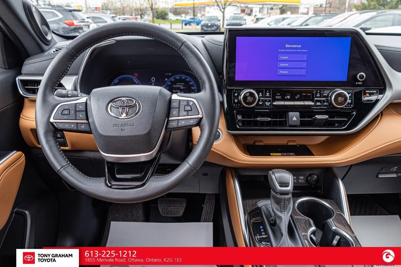 2025 Toyota Highlander HYBRID Limited Platinum Package Photo