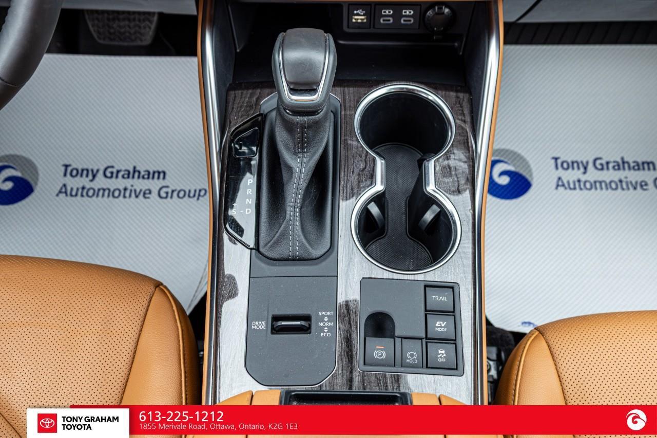 2025 Toyota Highlander HYBRID Limited Platinum Package Photo