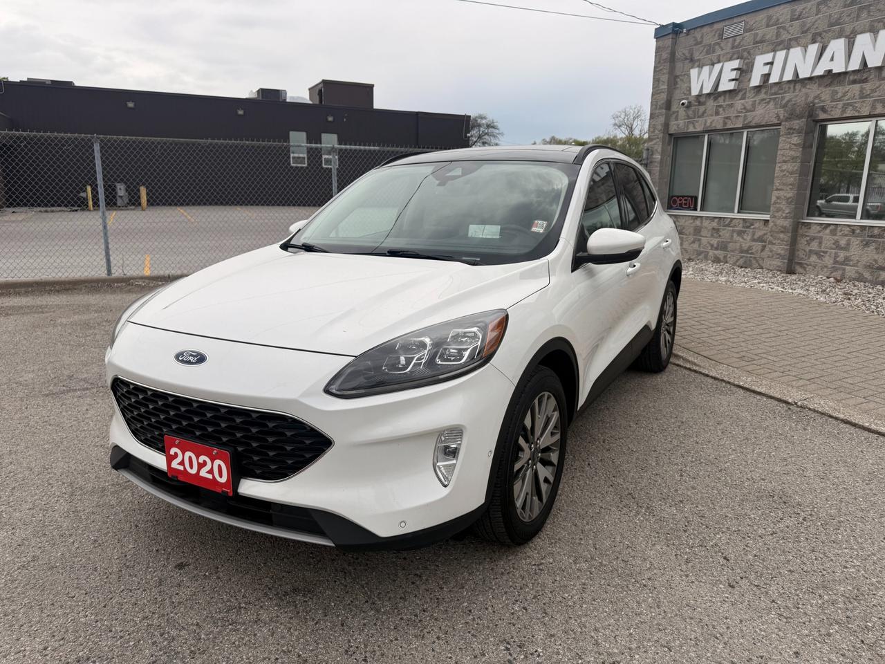 2020 Ford Escape Titanium Photo