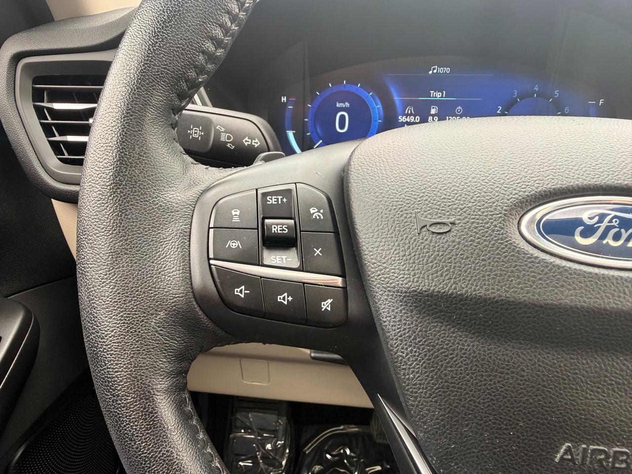 2020 Ford Escape Titanium Photo