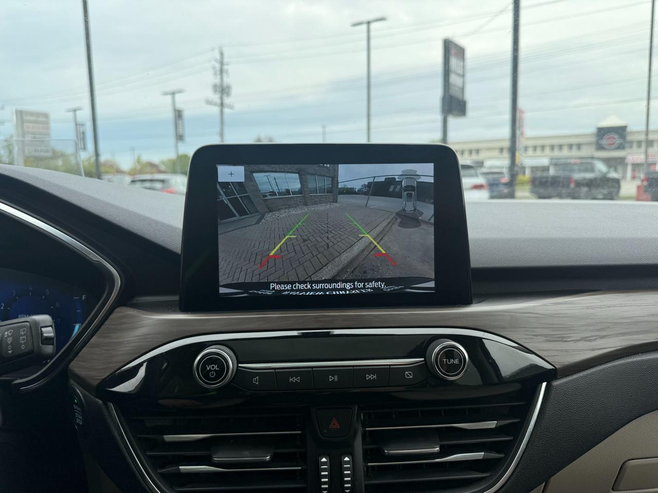 2020 Ford Escape Titanium Photo