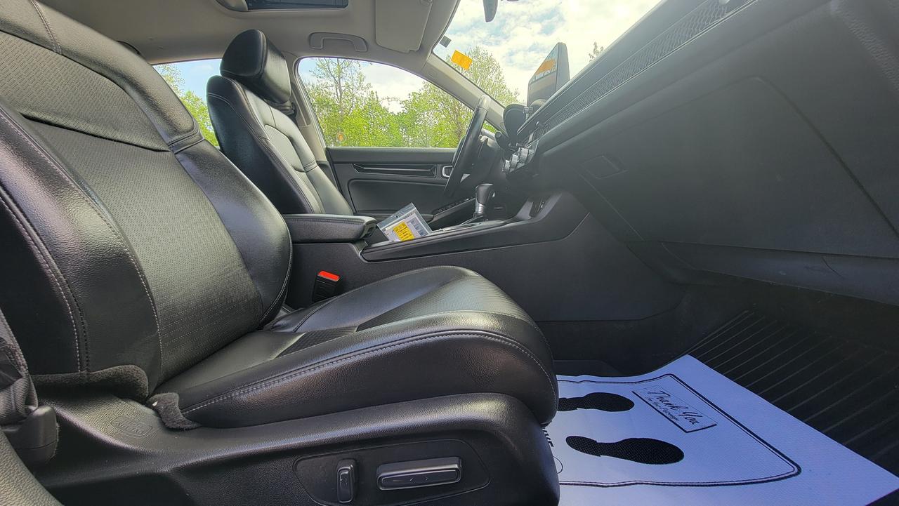 2022 Honda Civic Touring Photo